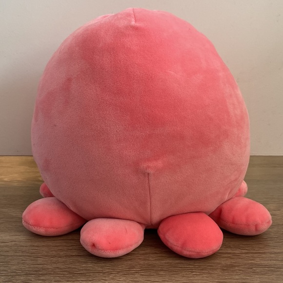 Abby the Valentines Day Octopus Squishmallow - Picture 2 of 2